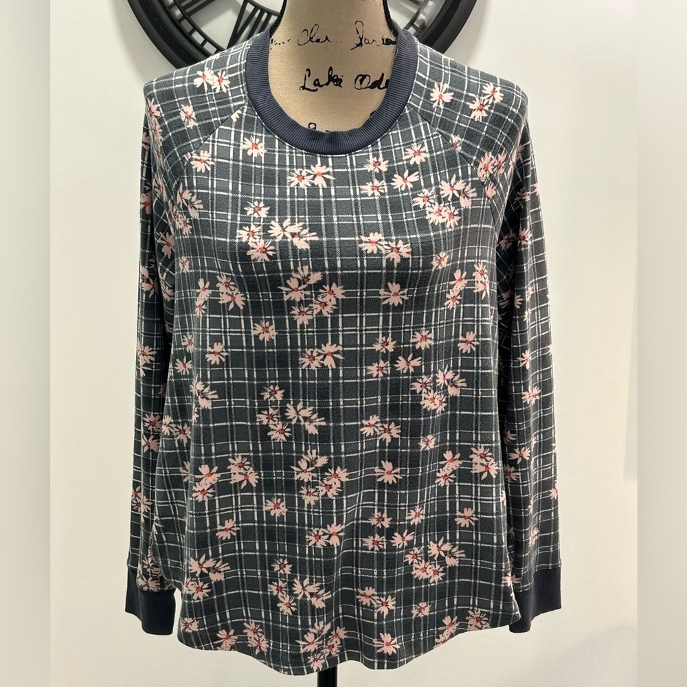 Kensie gray with white plaid/pink floral small pj top with raglan sleeve…